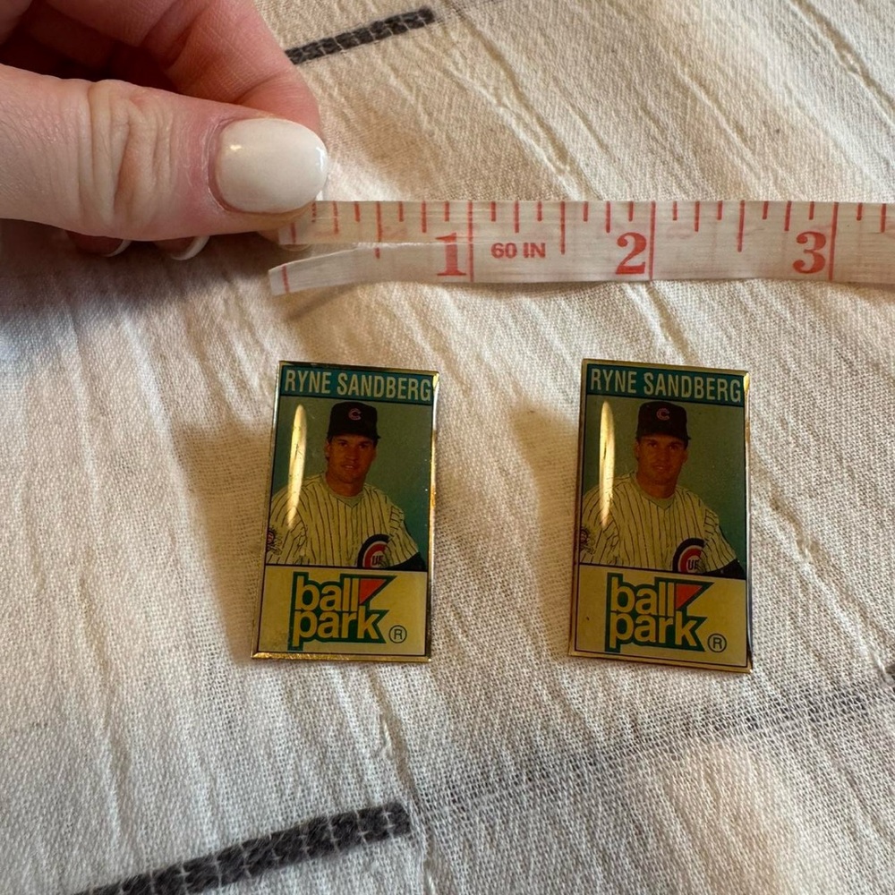 Set Of 2 Vintage Ryne Sandberg Ballpark Pinbacks - Picture 4 of 7